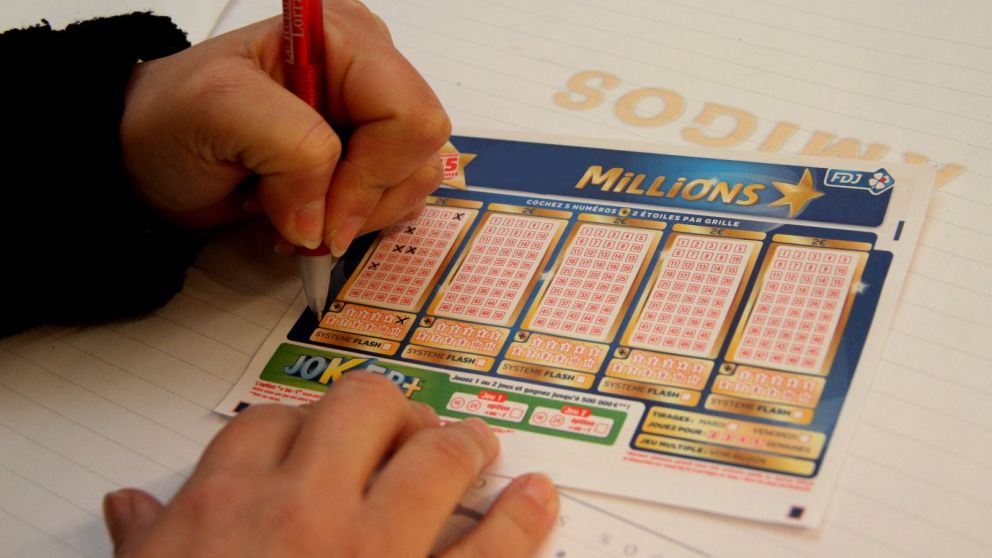 Ganó millones en la lotería y tomó una drástica decisión para no darle más plata a su familia.