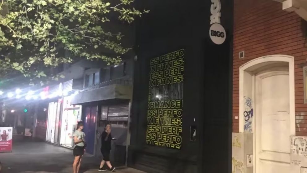 Encontraron muerto a un hombre de 48 años en el vestuario de un gimnasio de La Plata (Imagen 0221).