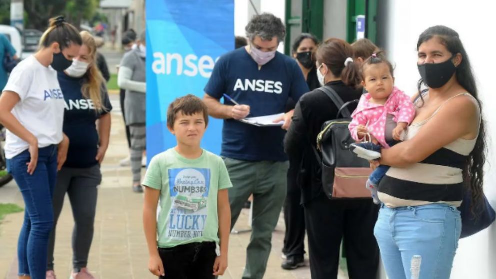 Las medidas económicas incluyeron a los más necesitados. (Télam)