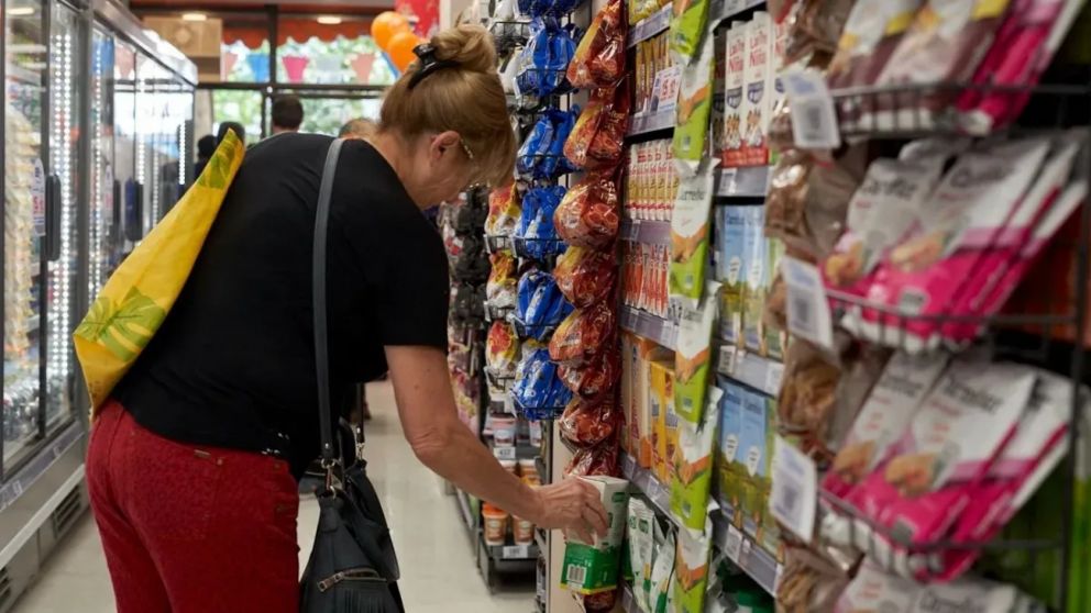 En menos de 24 horas, las g�ndolas reflejaron el impacto de las nuevas medidas �de emergencia� que implementar� el gobierno de Javier Milei.