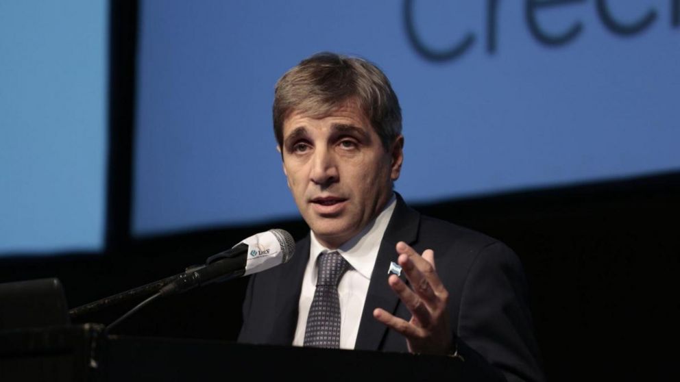 Luis Caputo anunció un paquete de medidas económicas desde el Palacio de Hacienda.