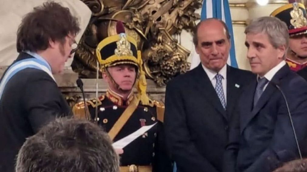 Las reacciones al "paquete de urgencia económica" del Gobierno de Milei que anunció Caputo.
