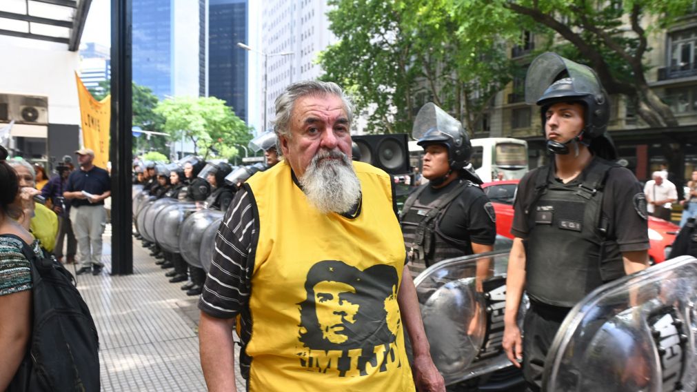 Ra�l Castells lider� la primera protesta contra el nuevo gobierno (T�lam).