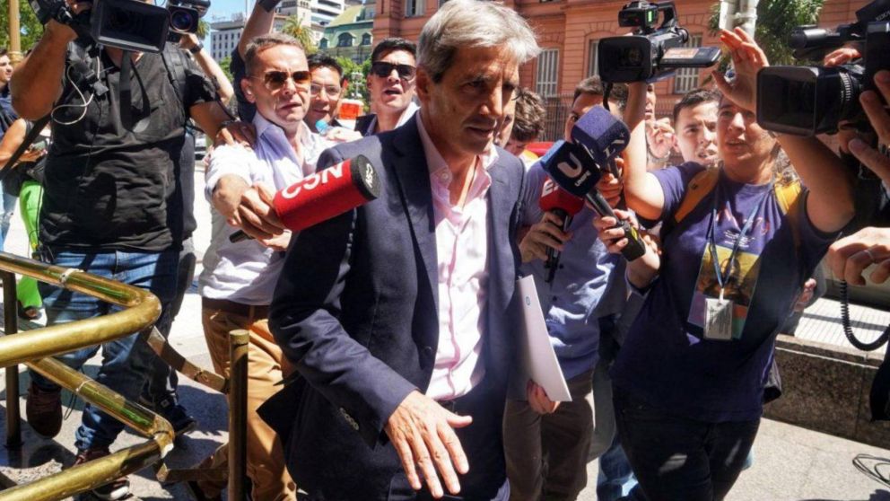 Medidas económicas: Javier Milei y Luis Caputo se reunieron para definir los anuncios.
