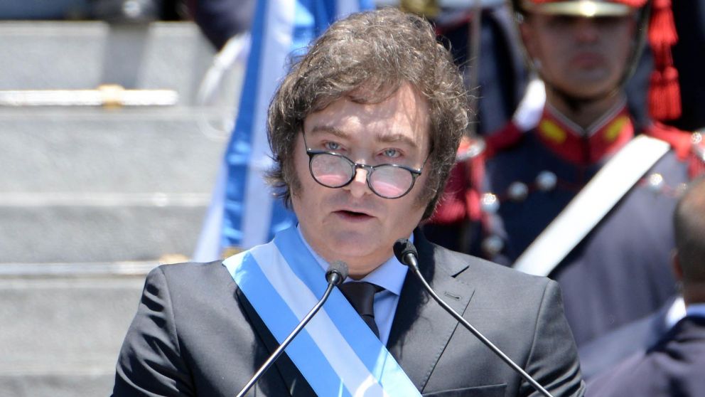 Este lunes dieron a conocer el primer DNU publicado por el gobierno de Javier Milei (Crónica / Nahuel Ventura).