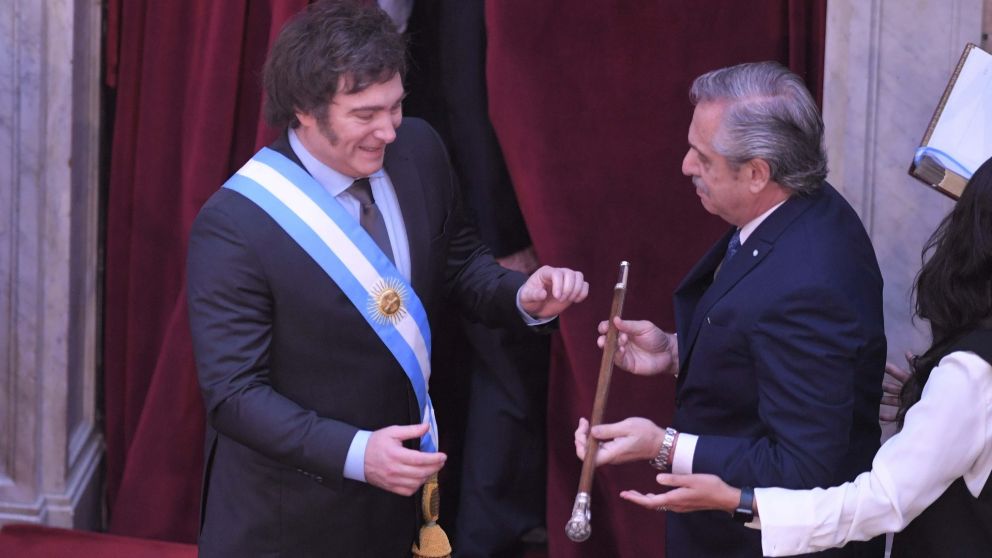 El traspaso de mando entre Javier Milei y Alberto Fernández (Crónica/ Hernán Nersesian).