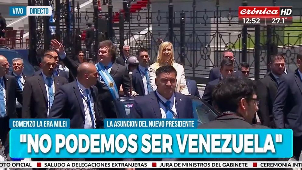 La multitudinaria caravana de Javier Milei rumbo a Casa Rosada