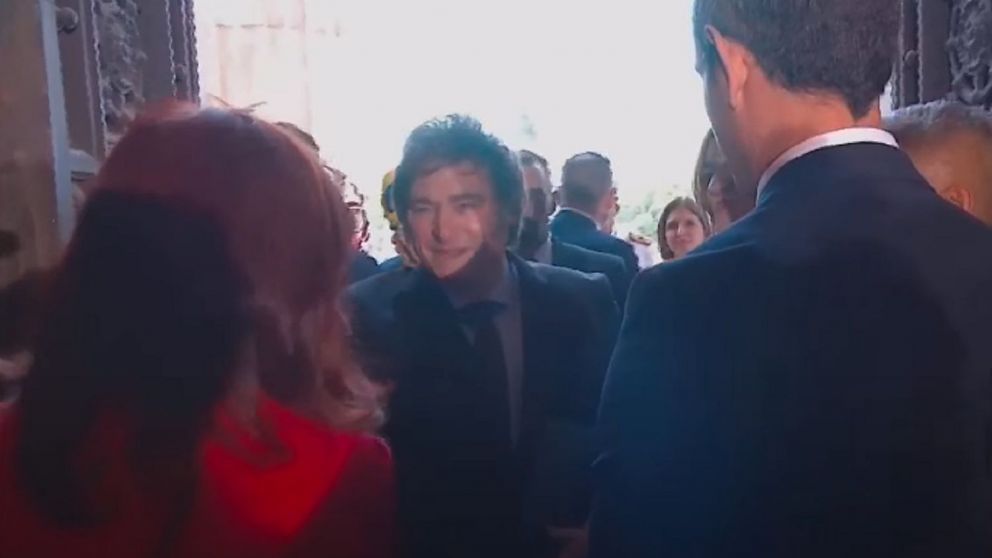 Asumió Javier Milei: así fue el encuentro con Cristina Kirchner.