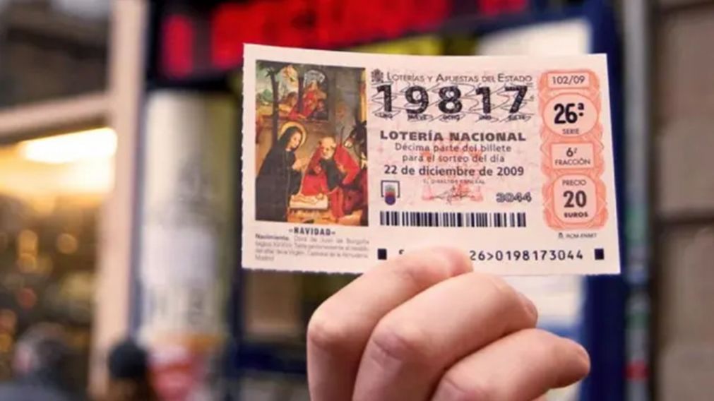 Quiso cobrar el premio de un ticket de lotería que encontró en la calle, pero un inesperado motivo le hizo perder todo.