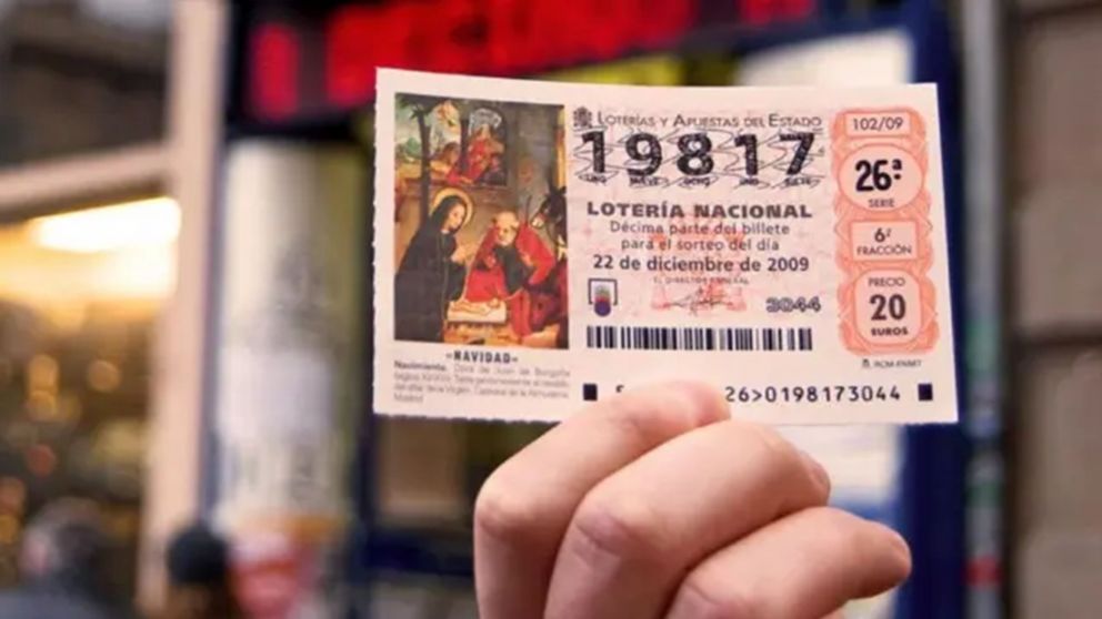 Quiso cobrar el premio de un ticket de lotería que encontró en la calle, pero un inesperado motivo le hizo perder todo.