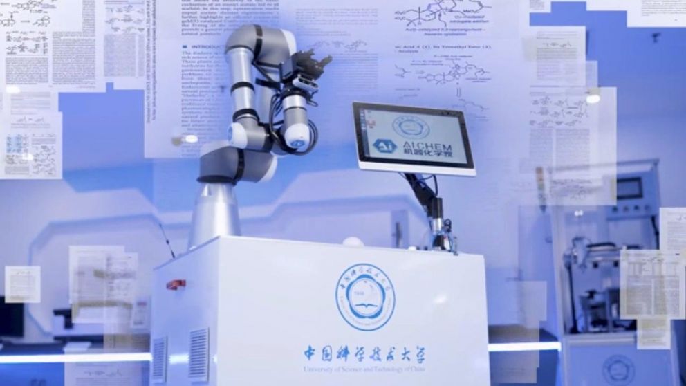 El novedoso robot fue creado por inteligencia artificial en China (Twitter).