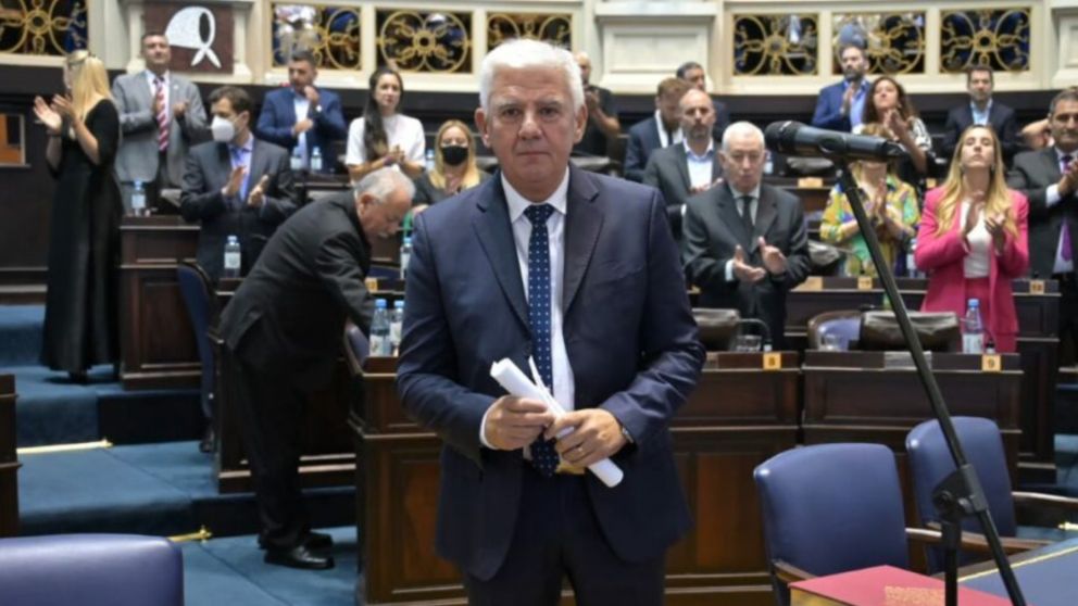 Alejandro Dichiara, en el acto de juramento como diputado provincial.