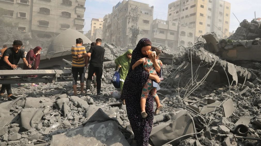 Desde el comienzo del conflicto a principios de octubre se registraron más de 15.800 personas fallecidas en Gaza, de los cuáles más de la mitad son mujeres y niños.