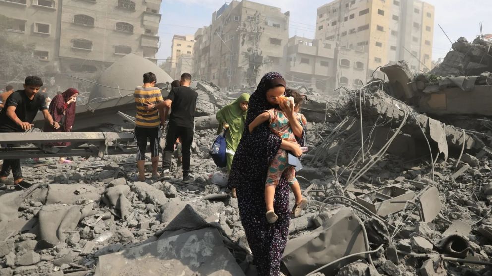 Desde el comienzo del conflicto a principios de octubre se registraron más de 15.800 personas fallecidas en Gaza, de los cuáles más de la mitad son mujeres y niños.