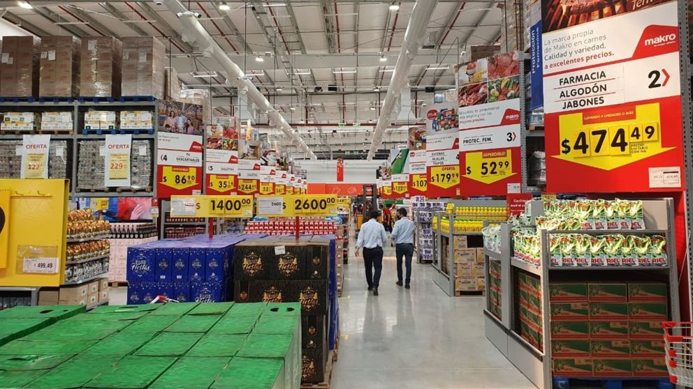 Makro busca nuevos empleados con secundario completo.
