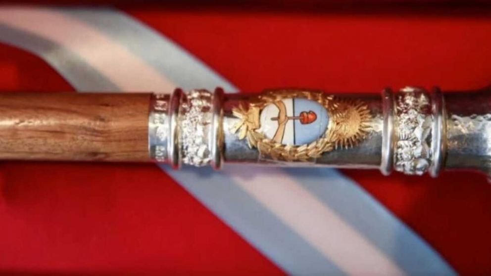 El bastón presidencial que Javier Milei recibirá durante la ceremonia del próximo domingo.