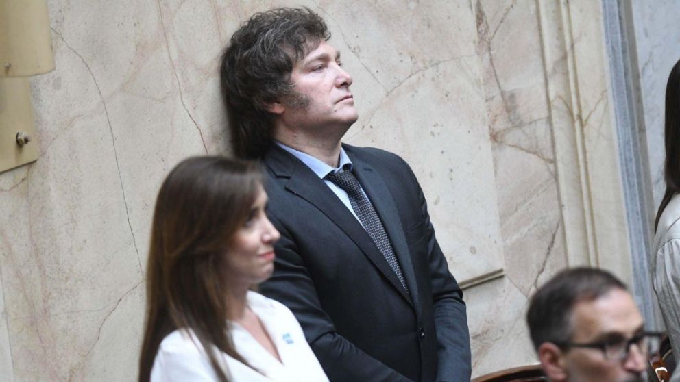 Javier Milei encara la última semana antes de la asunción con cargos que le falta cubrir.