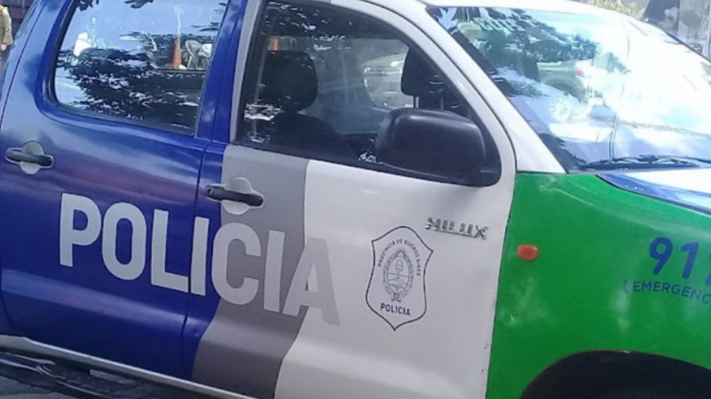 La víctima logró sobrevivir, mientras el acusado es intensamente buscado.