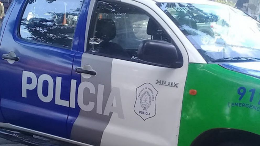 La víctima logró sobrevivir, mientras el acusado es intensamente buscado.