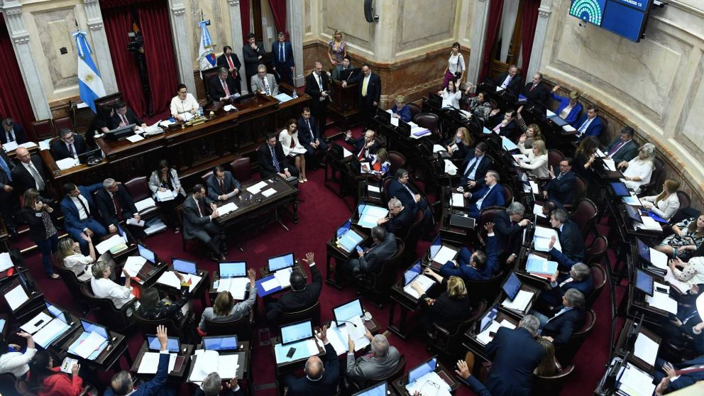 Los nuevos senadores juran el 7 de diciembre.