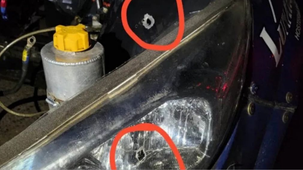 Los orificios de bala encontrados en el auto de Pernía.