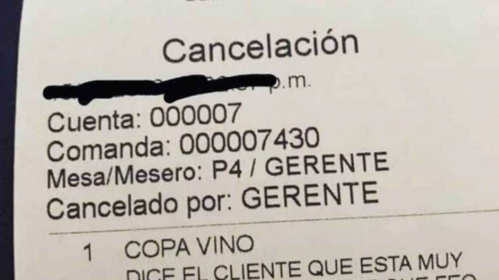 El cliente se quej� y el mesero se la devolvi� con creces.