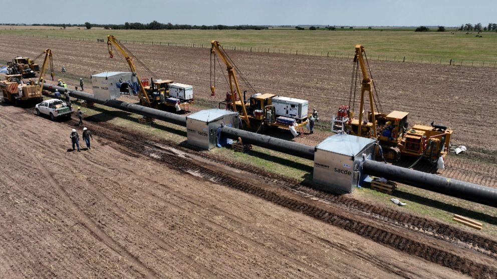 La obra recorre 537 kilómetros en las provincias de Neuquén, Río Negro, La Pampa y Buenos Aires.