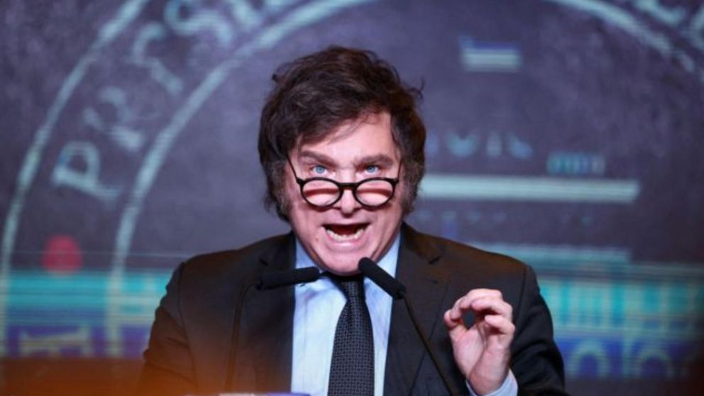 El equipo de Javier Milei planteó privatizaciones y una convergencia inmediata a superávit fiscal.