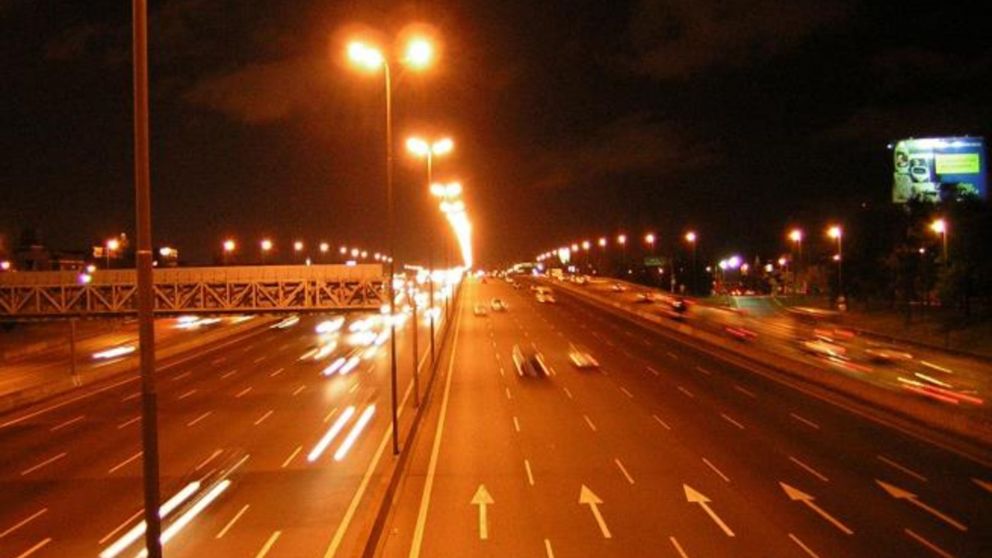 Un hombre cruzó la autopista Panamericana corriendo y murió atropellado.