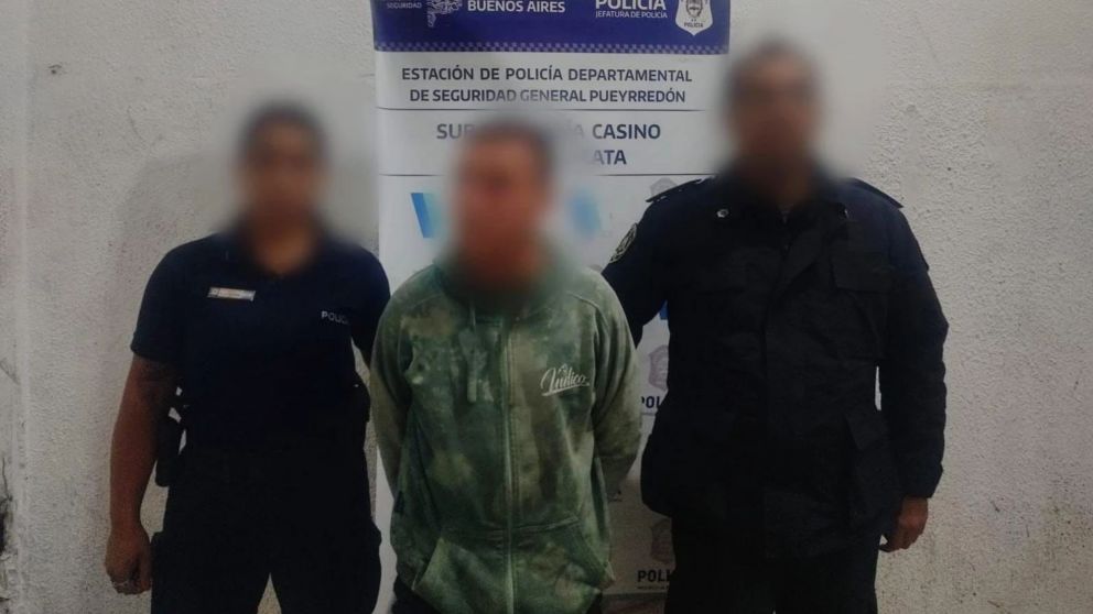 Quedó detenido después de no querer pagar la cuenta en un restaurante y a amenazar a los mozos.