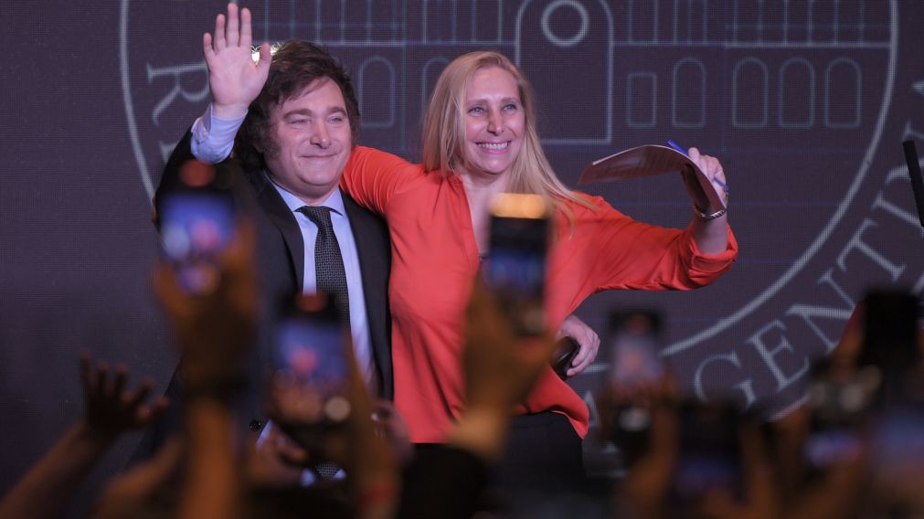 Javier Milei, junto a su hermana Karina, a quien suele definir como "El Jefe" (Télam).