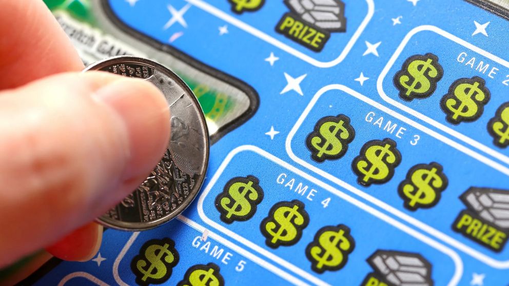 Un hombre gan� la loter�a y seg�n �l fue por la "ayuda" del espir�tu de su madre recientemente fallecida.