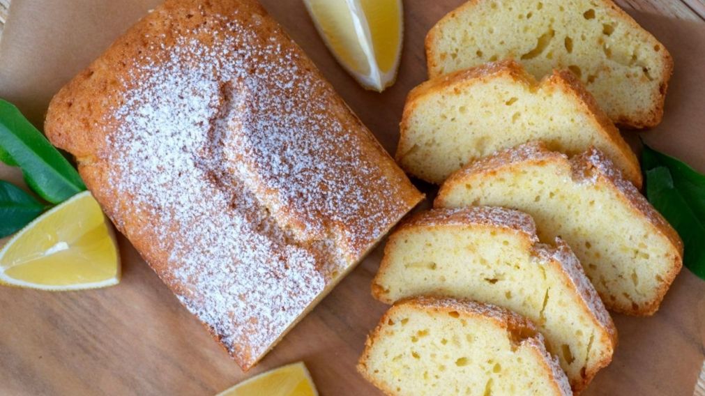 Receta económica y fácil de budín de limón.