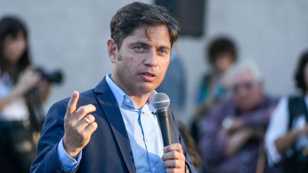 El gobernador defendió la escuela pública "más allá del dinero que tenga cada familia".