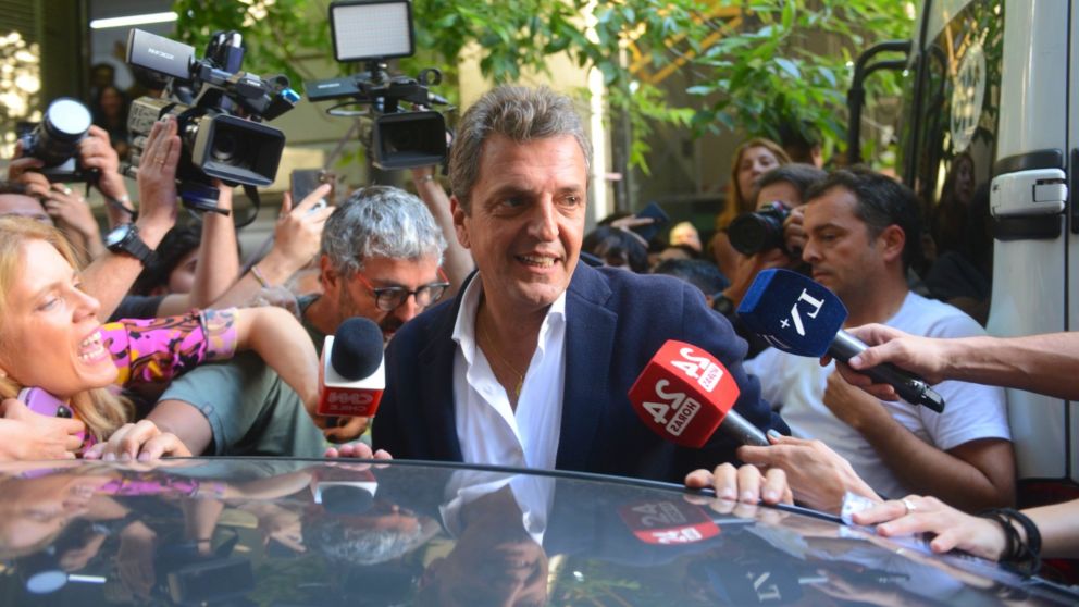Sergio Massa realizó su cierre de campaña frente a estudiantes.