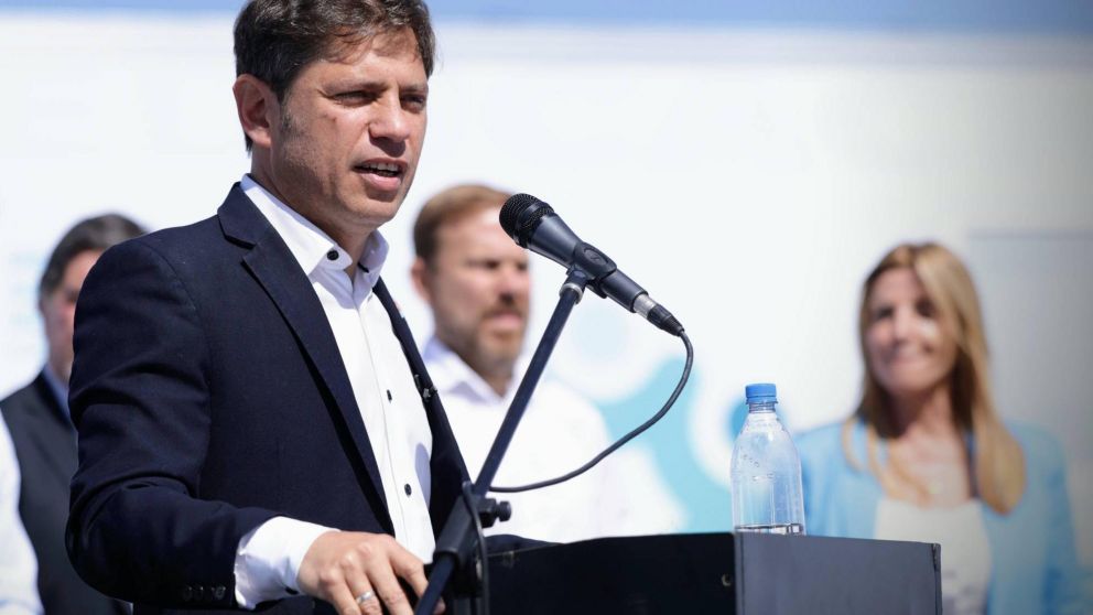 Axel Kicillof y Jorge D'Onofrio celebraron ampliación de boleto estudiantil para 190.000 jóvenes y adultos.