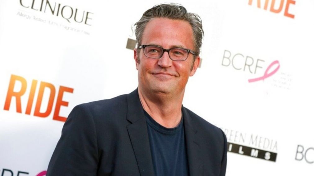 Una ex novia de Matthew Perry sembró dudas al asegurar que el actor tuvo una recaída en las adicciones.