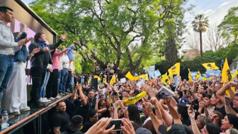 Milei dio un discurso en el Parque de la Independencia. (Diario UNO)