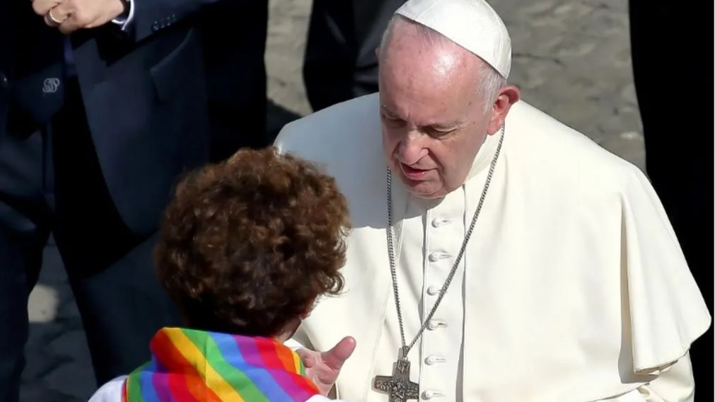 El papa Francisco, a través de una carta, aserguró que la Iglesia “no es una aduana sino una casa paterna donde hay lugar para todos”.