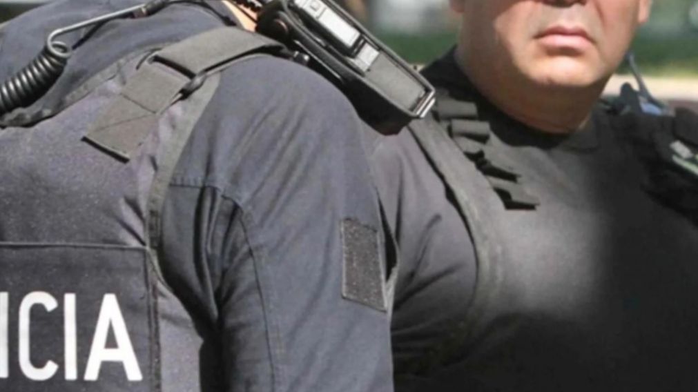 Se afirma que los delincuentes utilizaban ropas policiales.