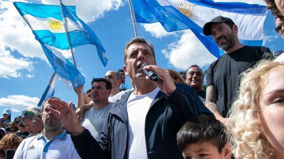 Massa criticó las propuestas de Milei, a dos semanas del balotaje (Télam).