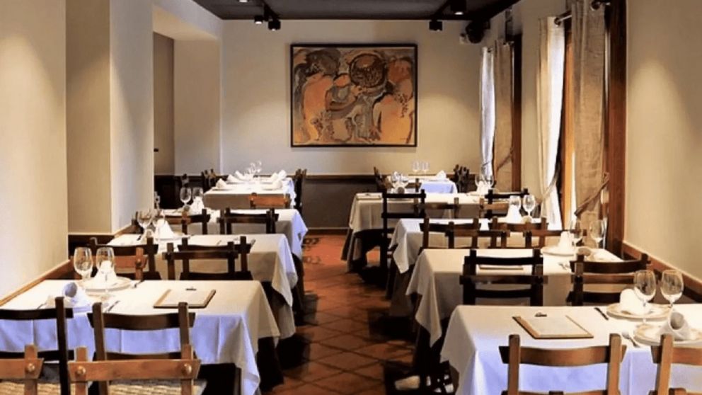 Llegaron tarde al restaurante, le dejaron una mala reseña y el dueño les cerró la boca (Imagen ilustrativa)