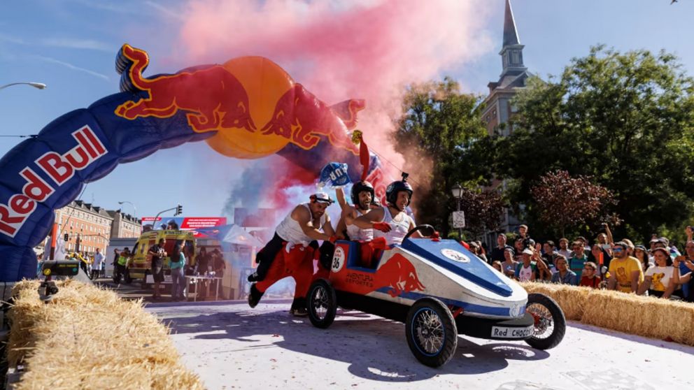 La Red Bull Autos Locos vuelve a Buenos Aires y presentar� los veh�culos m�s exc�ntricos para una carrera sin igual.