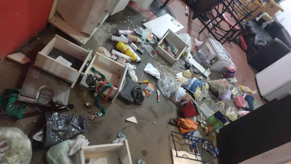 Los autores del hecho provocaron destrozos en el lugar (Gentileza Policía Bonaerense).