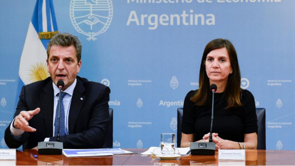 Massa hizo el anuncio junto a Fernanda Raverta (T�lam).