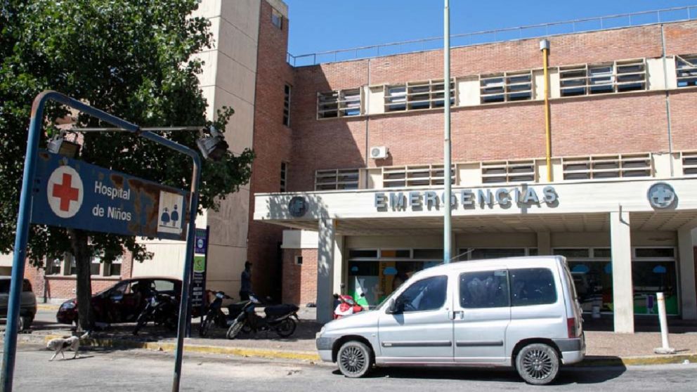 Una mujer quería darle un remedio a su hija, pero se confundió y le dio veneno para cucarachas /Imagen ilustrativa).