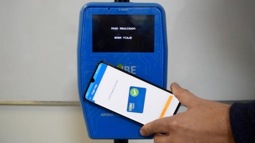 La herramienta "Carga a bordo" permite validar la carga de la tarjeta SUBE directamente del colectivo (Télam/Archivo).