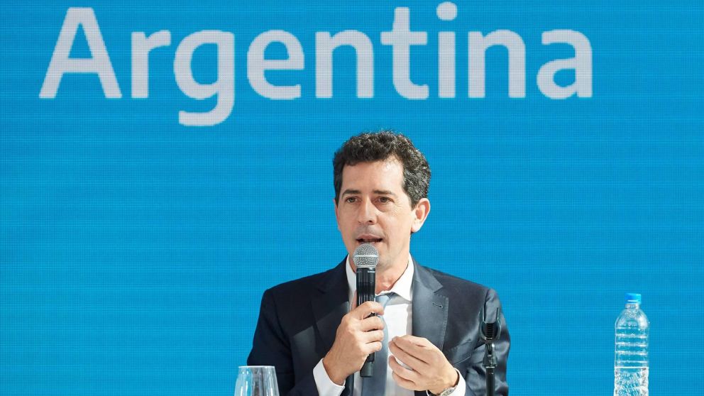 Wado De Pedro llamó a construir un país "donde prime el debate y la concordia por sobre la violencia y el odio".