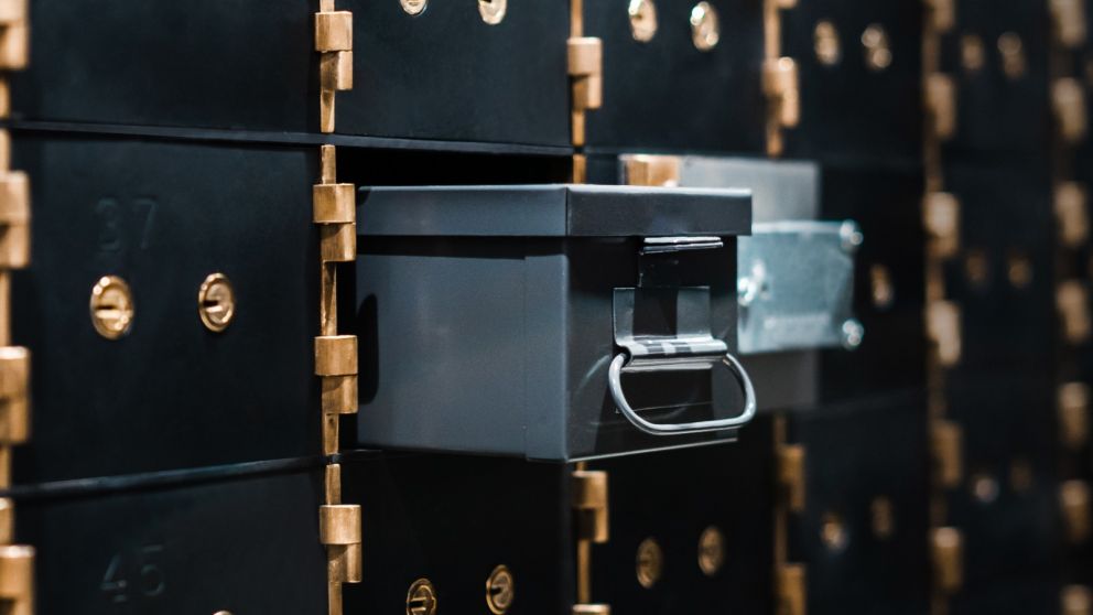 Aduana y PFA allanan "cuevas" en la City porteña