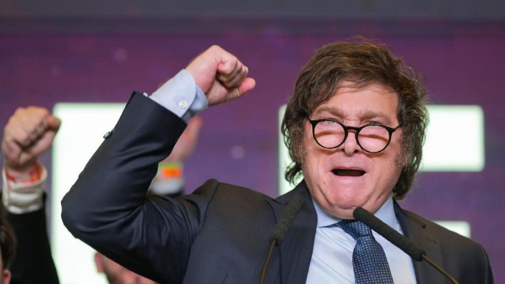 Javier Milei realizó una entrevista en la que disparó contra los radicales.